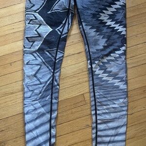 Niyama Sol Monochrome Zigzag Leggings